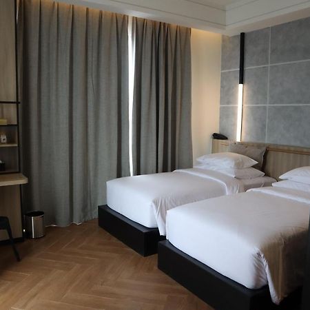 Ogaia Hotel Ternate Bagian luar foto