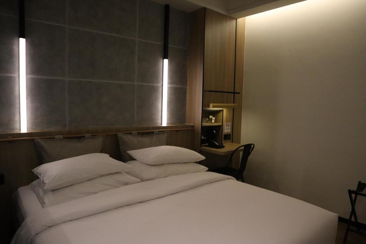 Ogaia Hotel Ternate Bagian luar foto